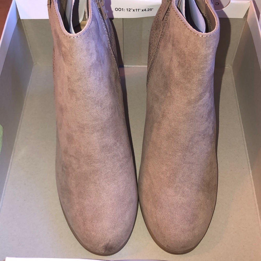 NWT size 9 NEW